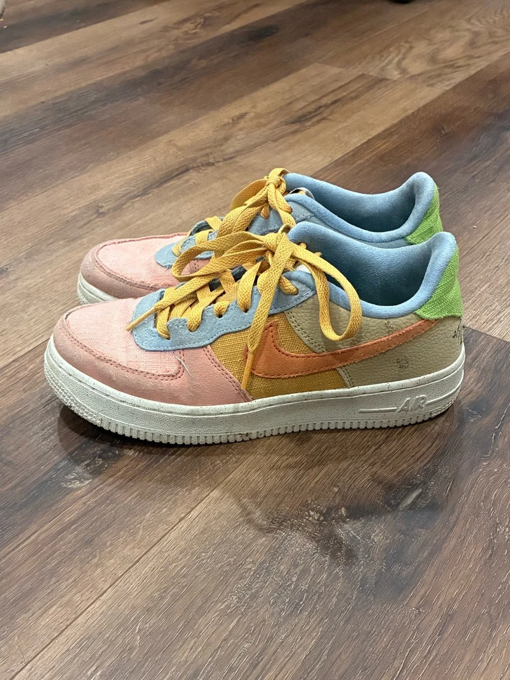 Nike Air Force 1 LV8 Sun Club Pastel Tennis Shoes Sneakers 4.5 Girl
